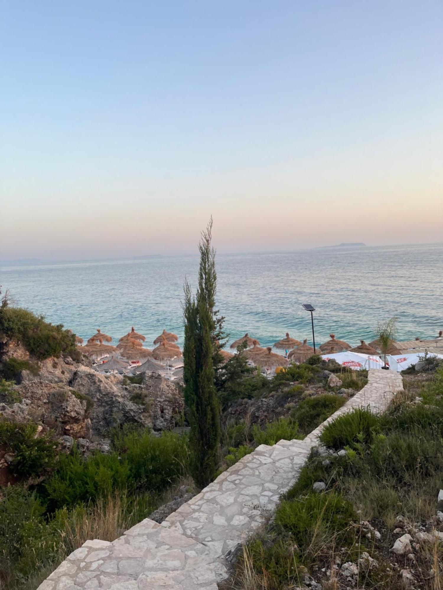 White Rocks Edera 2 I *